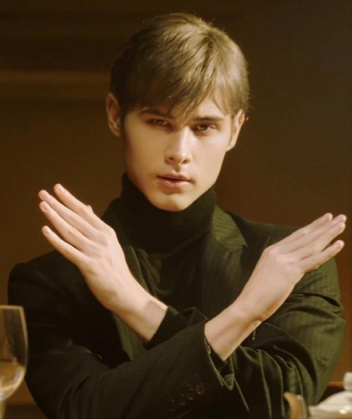 “人间清醒”利路修：拒出道却一夜爆红，火到俄罗斯官方亲自转发