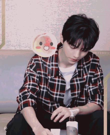 化妆品里的尿素是什么提炼的,化妆品里有尿素的成分是不是激素