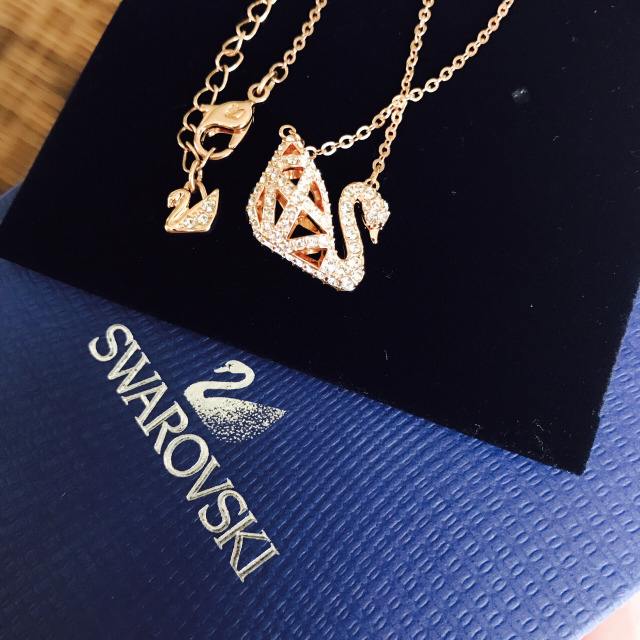 给女神送礼送什么合适 (怎样送女神礼物不尴尬)