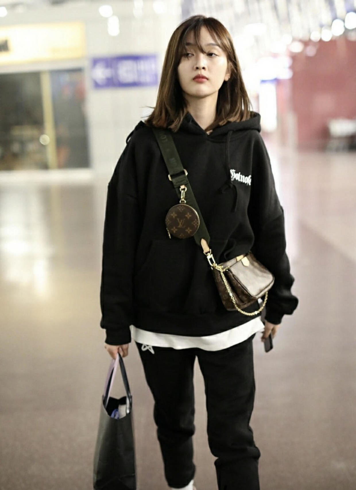 吴宣仪红色羽绒服,吴宣仪同款黄靴冬天怎么搭