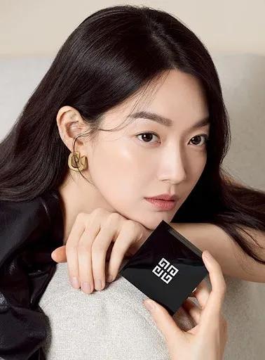 她被称韩国硬照女王，手握时尚圈顶级资源！网友：姐姐我可以