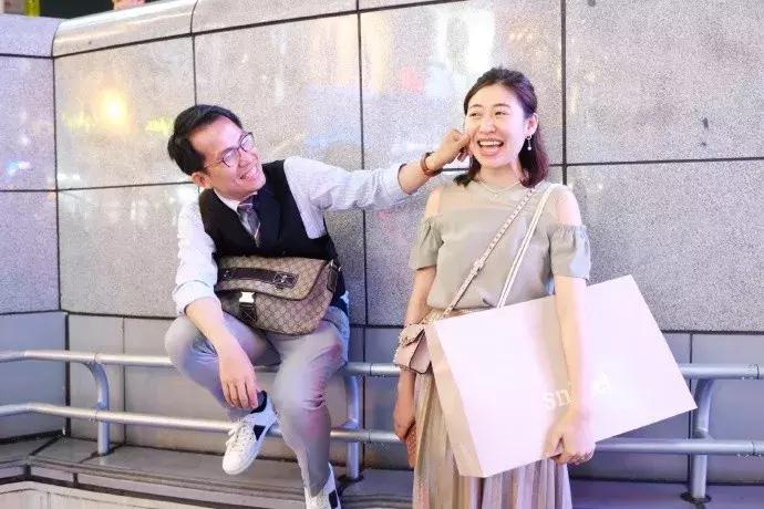 上海夫妻打工20年买了一套房子,80后小夫妻300万买下日本一栋楼