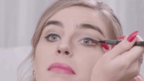 为什么化妆的时候手老是抖,手抖怎么化好妆