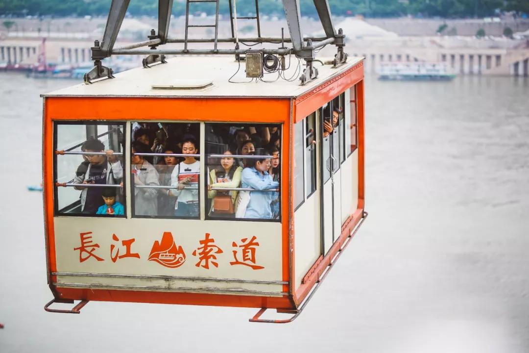 璁╃櫨搴︽棤璇殑闂,璁╃櫨搴﹀穿婧冪殑鐬棿