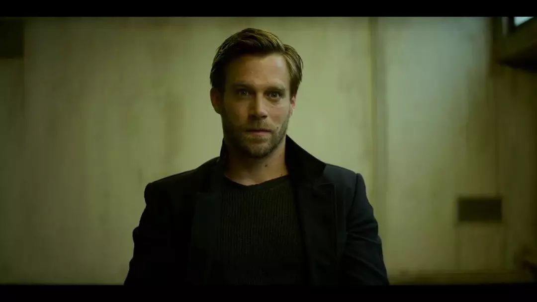 在这部电影中，满屏充满了欲望，在第一集就弄死了女主