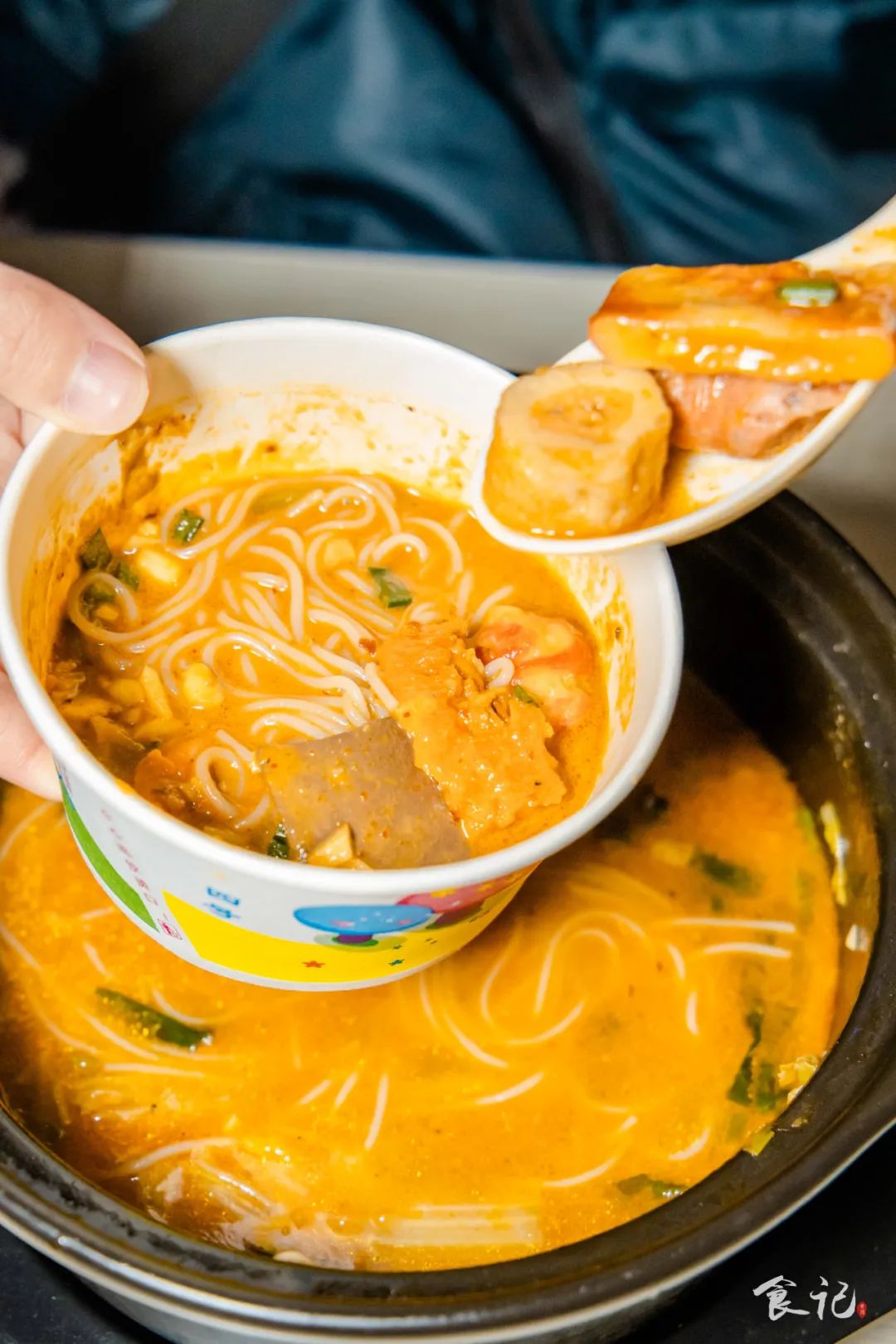 真的假的？万达清冷的夜市中，竟藏着踩点也要去吃的砂锅麻辣烫…