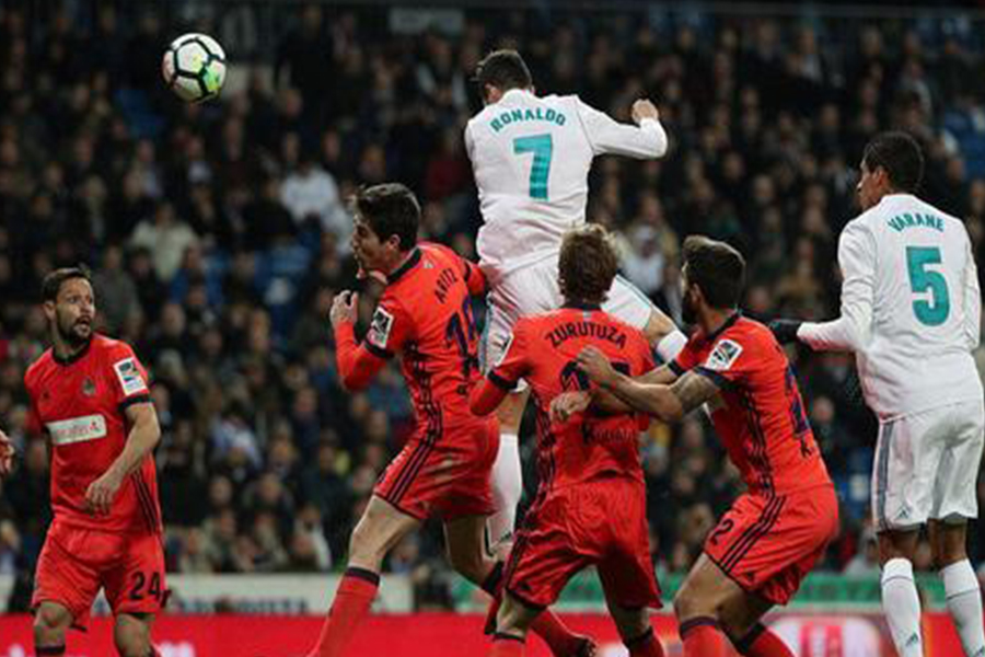 挑战c罗的2.65米头球仅有一人成功,c罗2米65头球挑战谁能带走1000磅