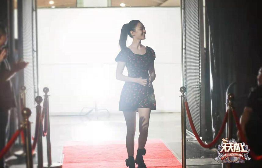 安以轩与吉娜同台比美,天天向上安以轩吉娜