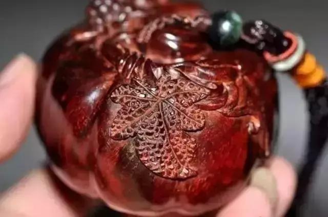 木雕兽头什么寓意,长颈鹿木雕婚礼摆件有什么寓意