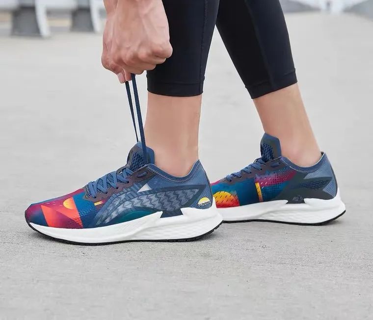 科技颜值跑鞋100到200元,䨻科技李宁跑鞋推荐