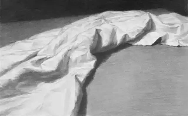 白色陶罐菊花衬布组合素描画法,素描静物白色罐子深色衬布组合