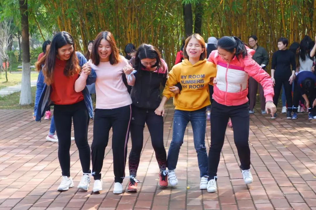 番禺｜昨天，桥南“半边天”比久违的阳光更有活力！