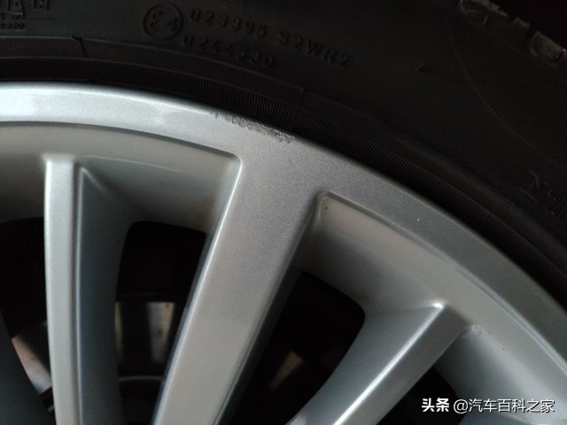 汽车轮毂刮花需要换轮毂吗,轮毂被刮花了可以要求4s更换吗