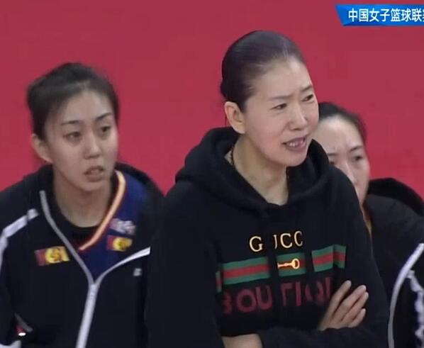 展淑萍防守视频,展淑萍技术犯规