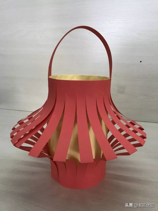 猪年手工制作纸灯笼,大红灯笼手工制作简约过年