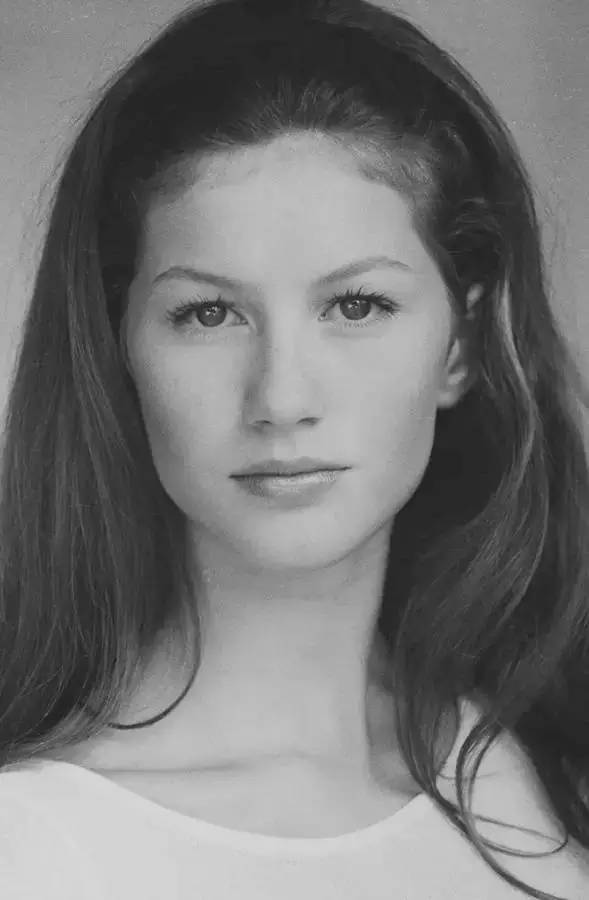 一双逆天长腿迷倒小李子,走1米花45万美金的名模,究竟啥来头