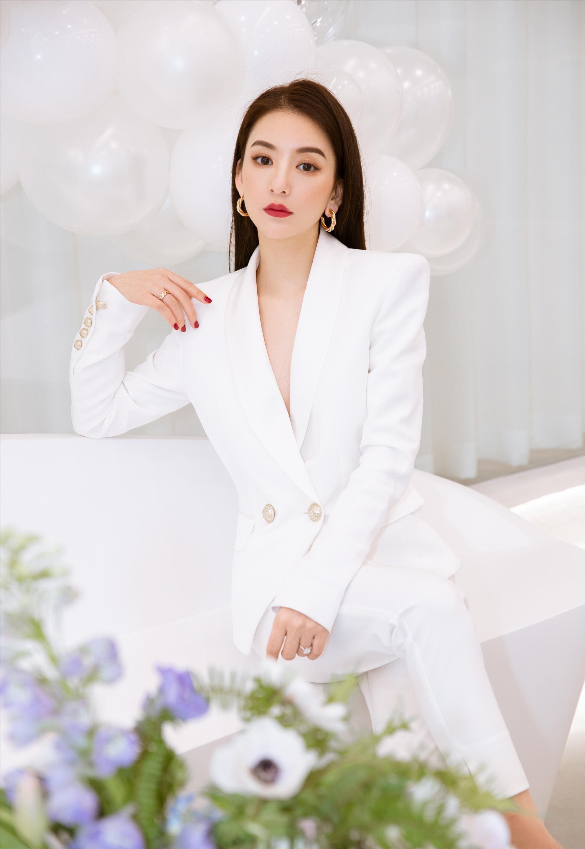 天王嫂方媛以前的事迹,方媛几岁成为天王嫂的