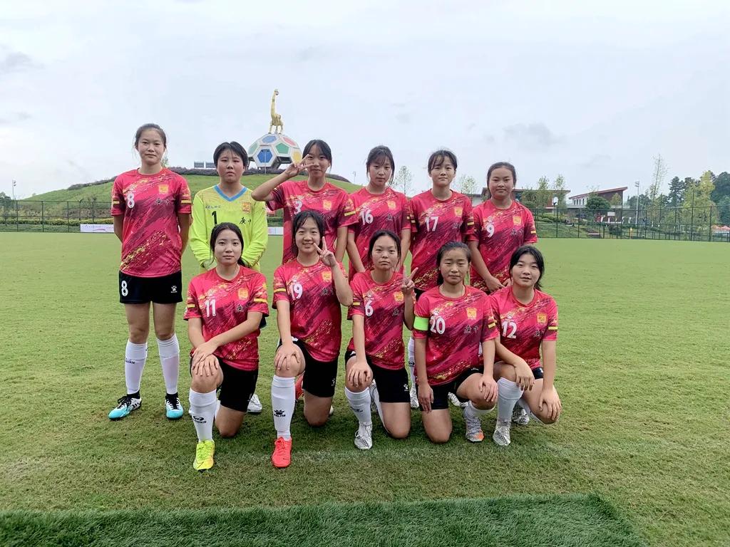 为中国女篮球队点赞,四川广元中学足球队