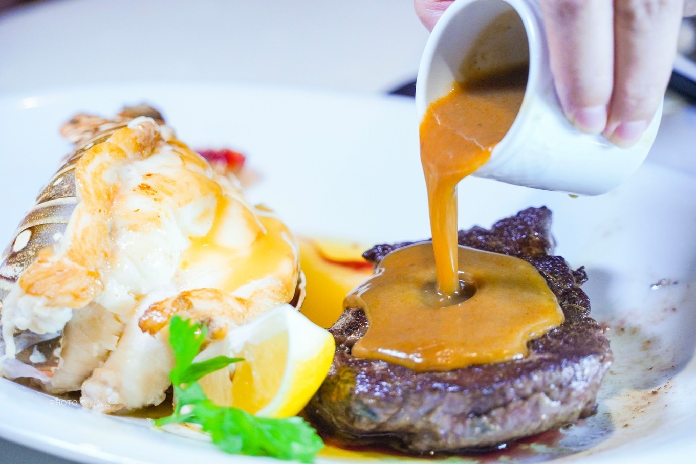 邮轮像海上养猪场,海上养猪场不负盛名