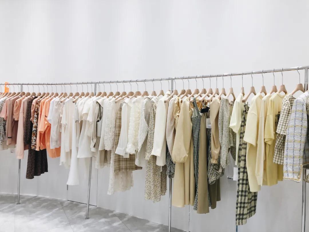 乌鲁木齐九鼎服装批发市场价格,乌鲁木齐批发服装便宜的地方2-3元