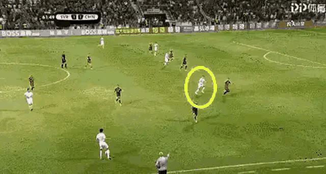 国足怎么才能进球搞笑图,国足搞笑停球场面动图