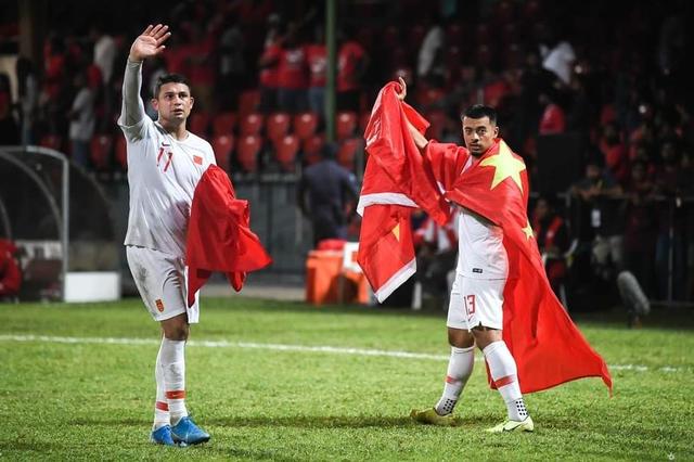 国足归化李玮峰,李玮锋谈归化球员表现