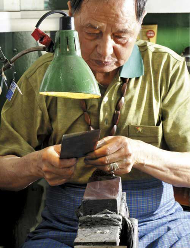 中国第一刀王耍菜刀,手工锻打菜刀福建刀王