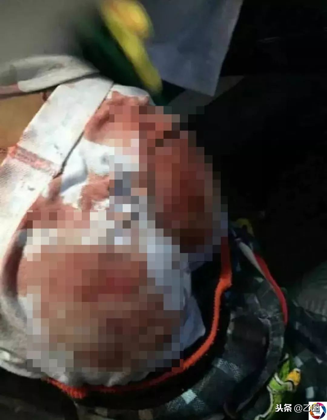 母亲暴打孩子犯法不,妈妈暴打孩子被警方逮捕