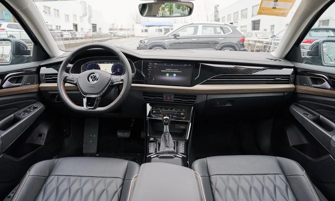 大众帕萨特1.4t值不值得购买,一口气降到5万的车