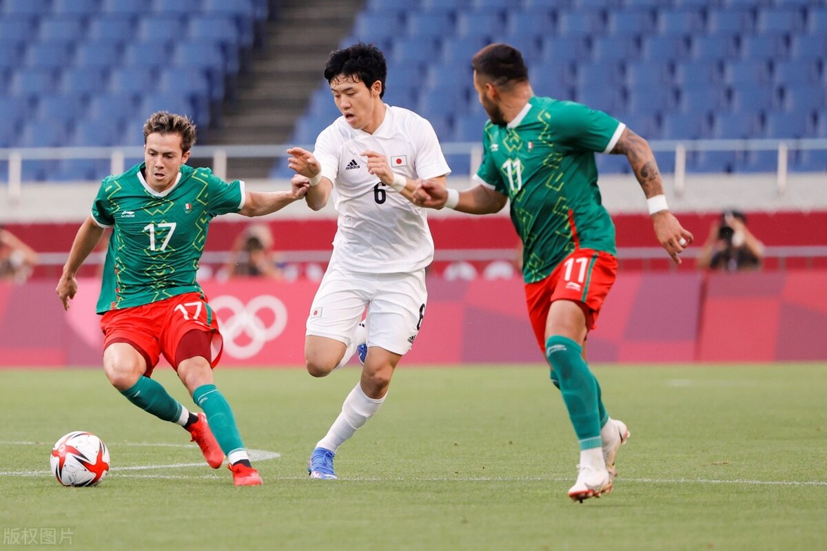 国足公开训练课,墨西哥队踢法