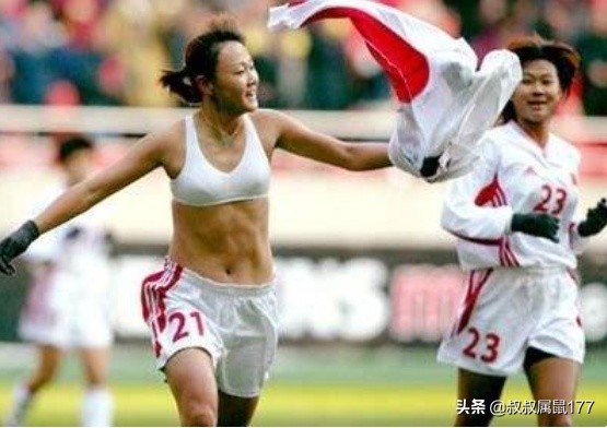 她曾进球后“脱衣”庆祝，女足最强前锋拥8块腹肌