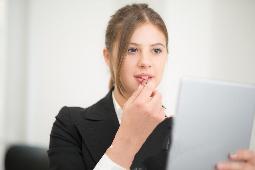 每天涂口红出门,每天涂口红十年后变化