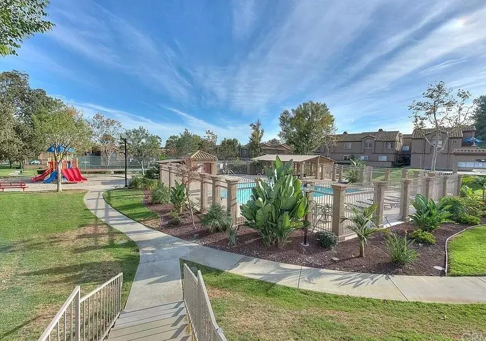 34万刀起，定居奇诺岗，跟着大趋势*击狙**公寓，捡漏和学区我都要！