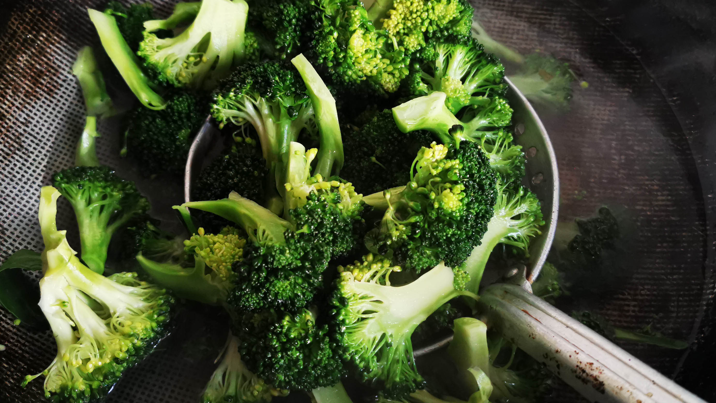 白灼西兰花怎么清洗和处理,怎样清洗西兰花才能洗得干净呢