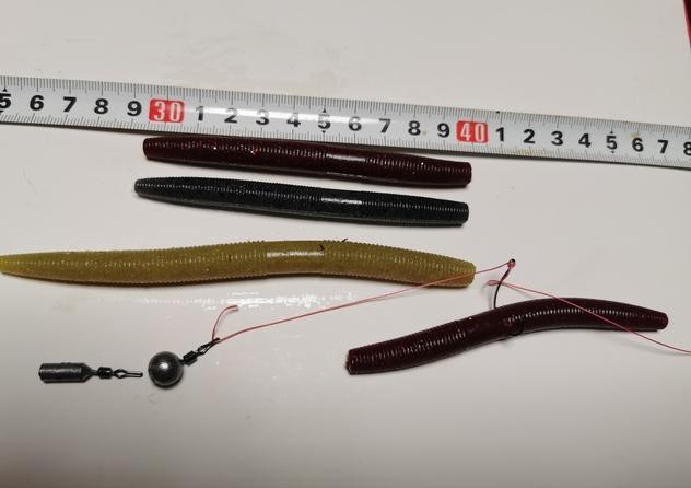 黑坑倒钓鲈鱼,黑坑鲈鱼倒钓和铅头钩哪个好