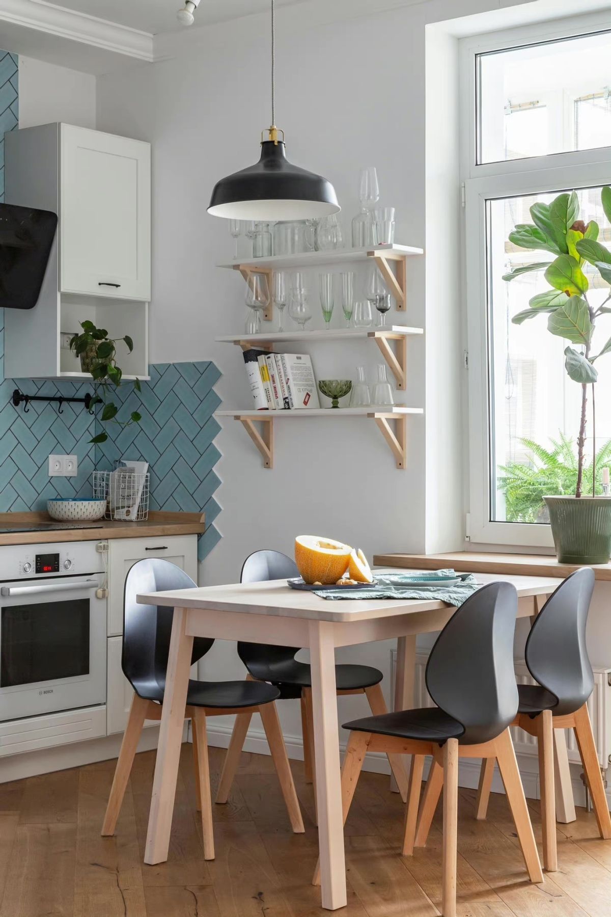 65平两室小户型装修原木,木色和绿色系小户型家装