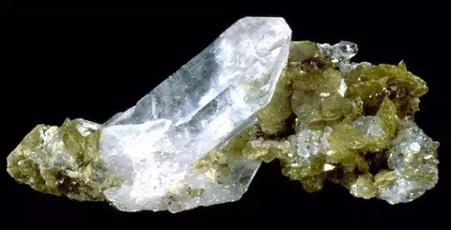 常见岩浆岩鉴别特征图片,常见岩浆岩的认识和鉴定实验报告