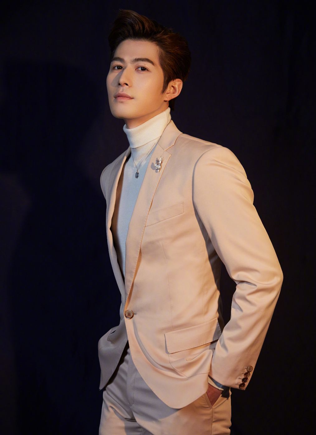 陈学冬车祸腿部受伤,陈学冬脖子扭伤视频