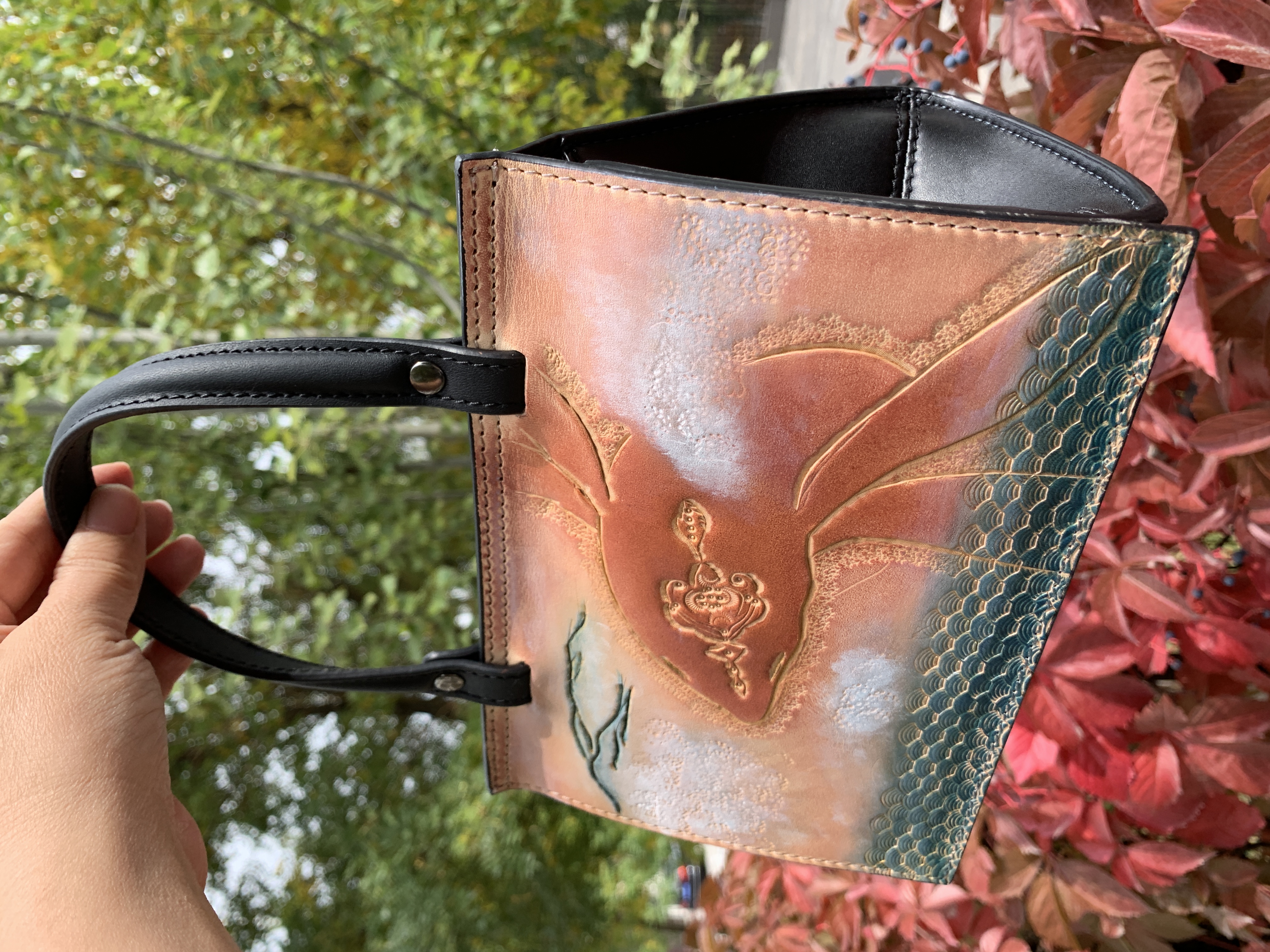 皮雕工艺简介,皮雕是怎么雕的