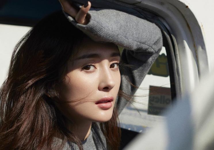 杨幂最著名的小迷弟,盘点杨幂17岁到34岁颜值变化