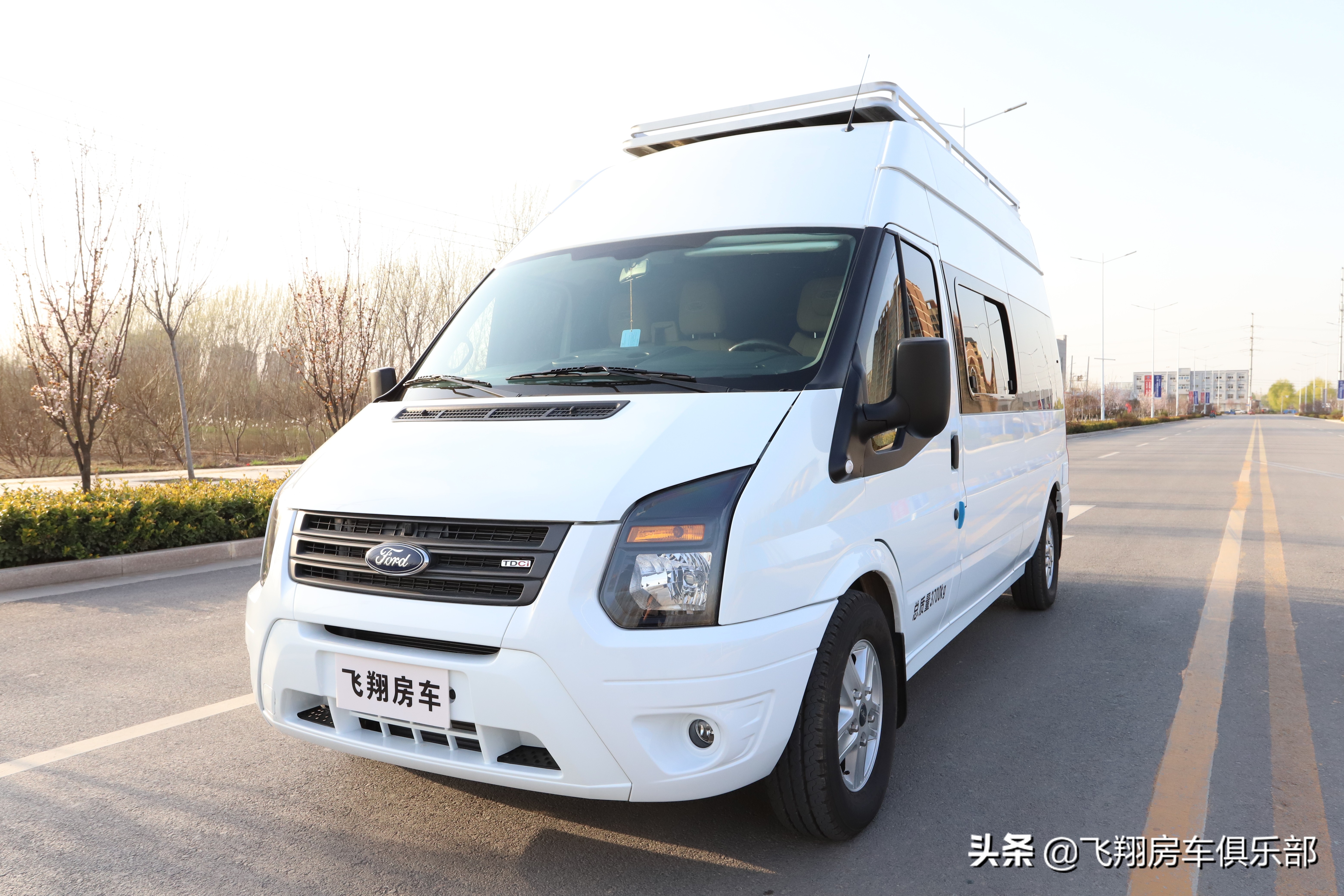 福特进口3.5tt双涡轮增压四驱房车,低调新福特全顺