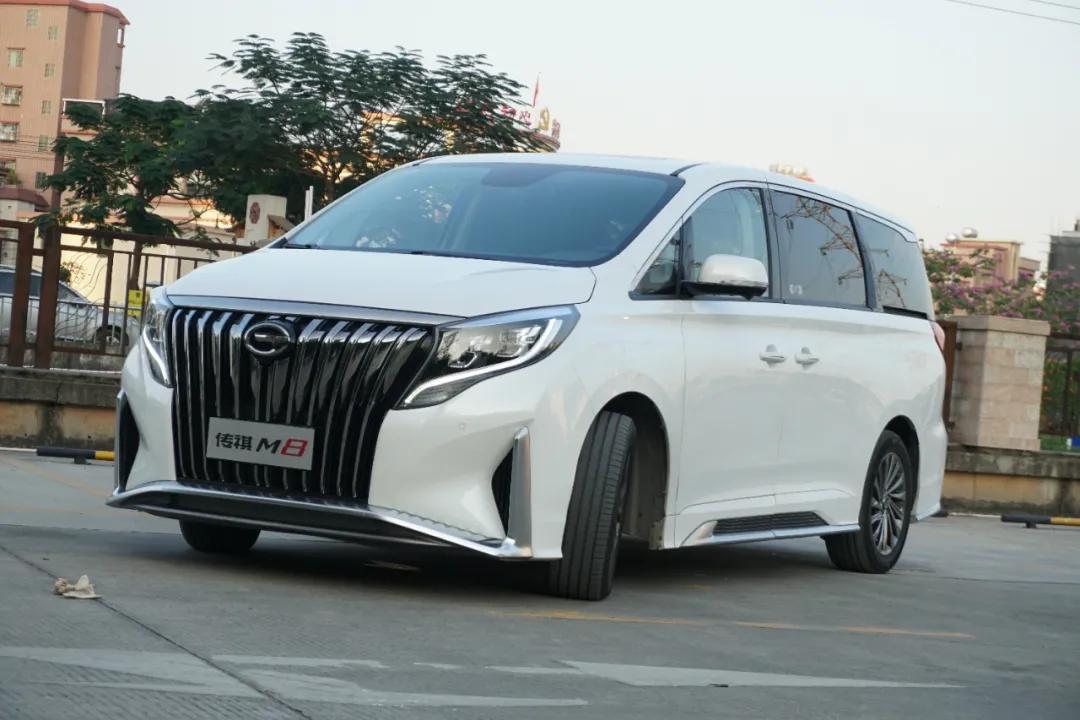 到底是买传祺m8好还是荣威mpv好呢,完美诠释中国式豪华mpv传祺m8