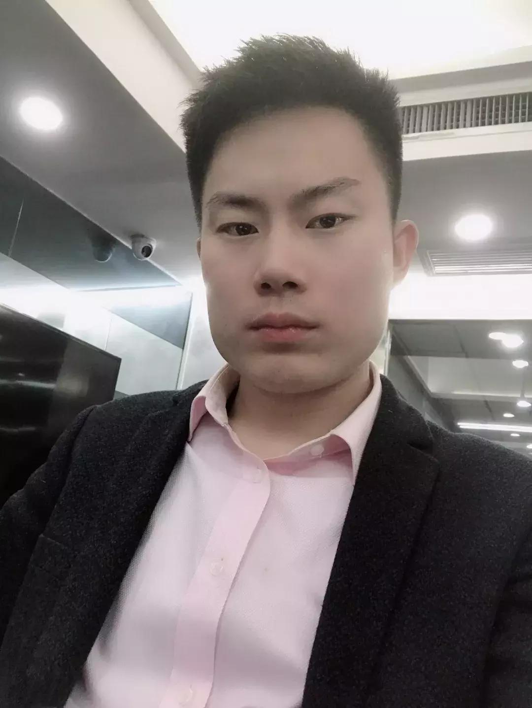 将热爱赋予设计，将设计写进生活，不羁爱挑战的黑马设计师