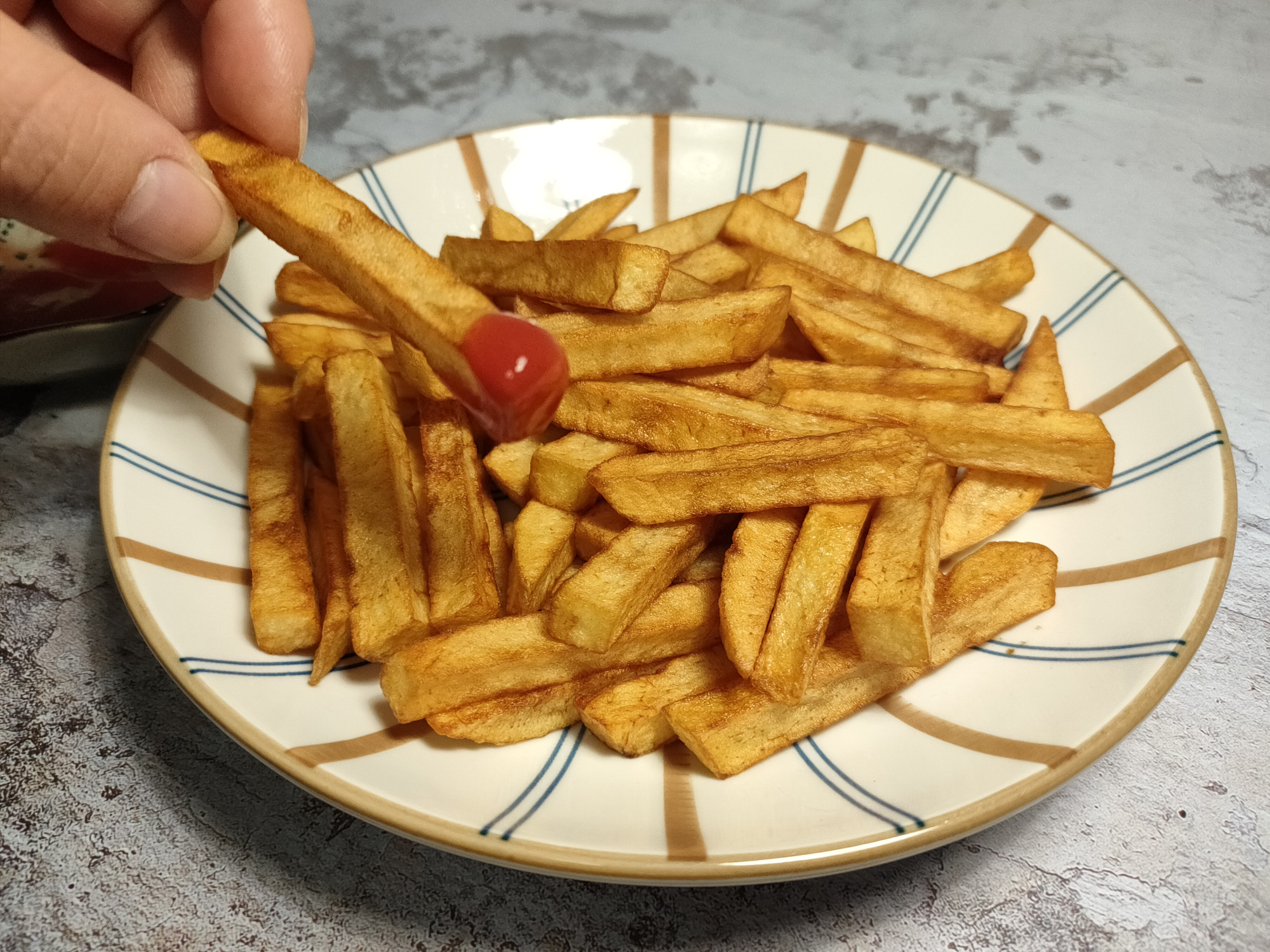 炸薯条需要先冷冻再焯水吗,炸薯条之前需要焯水吗