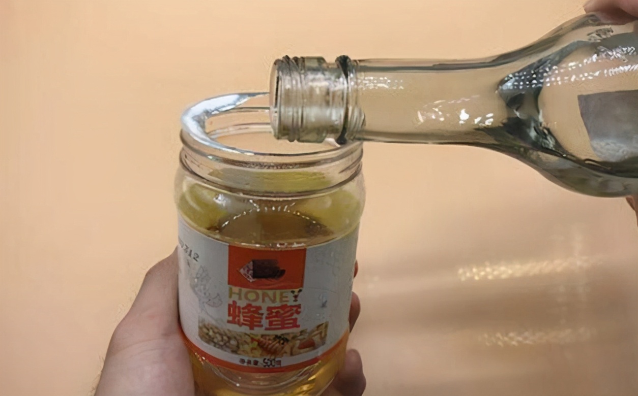 怎么鉴别真假蜂蜜最简单的办法,养蜂人教你如何辨别真假蜂蜜