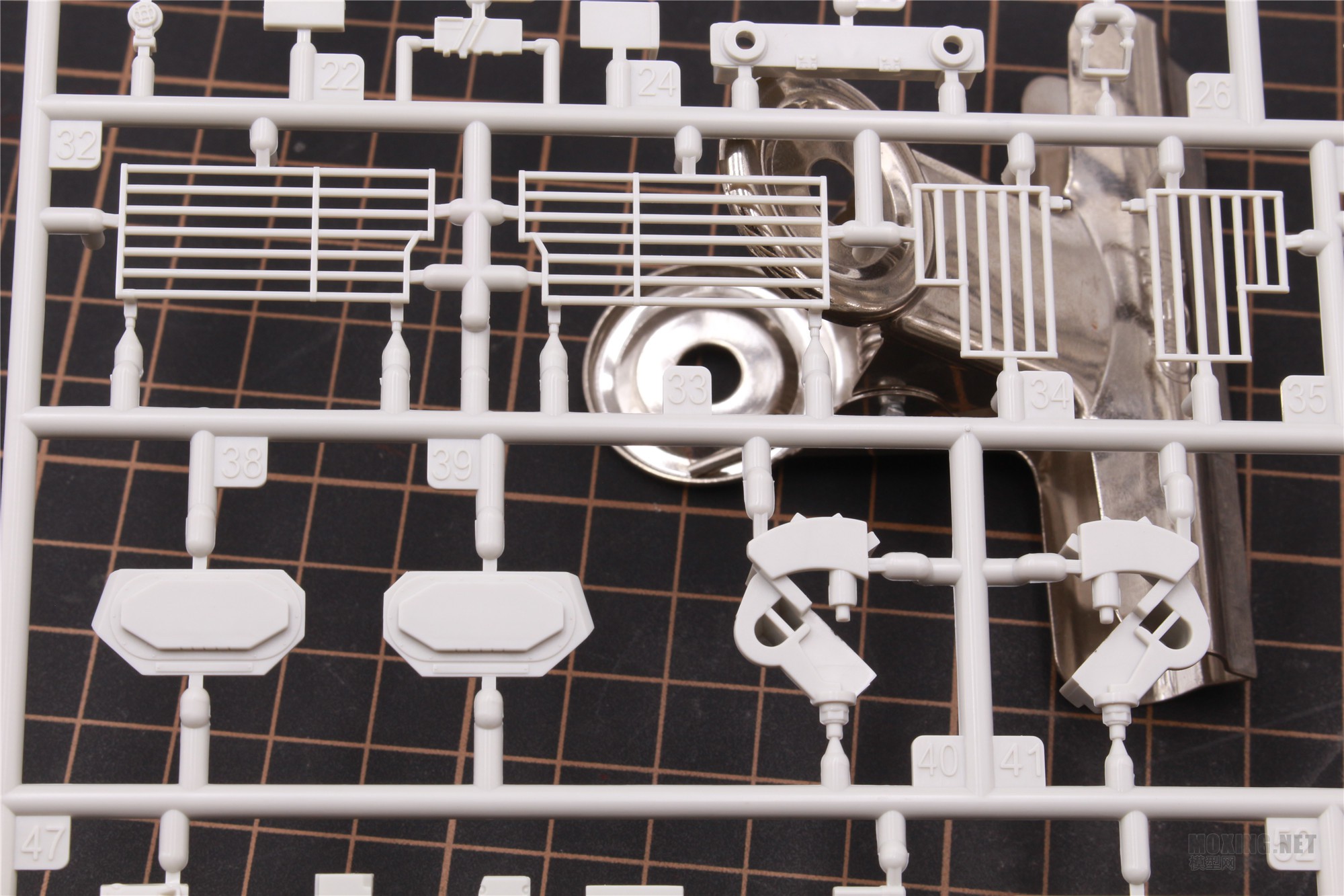 MENG,SS-018-1/35以色列“雌虎”重型装甲运输车-简介与开盒