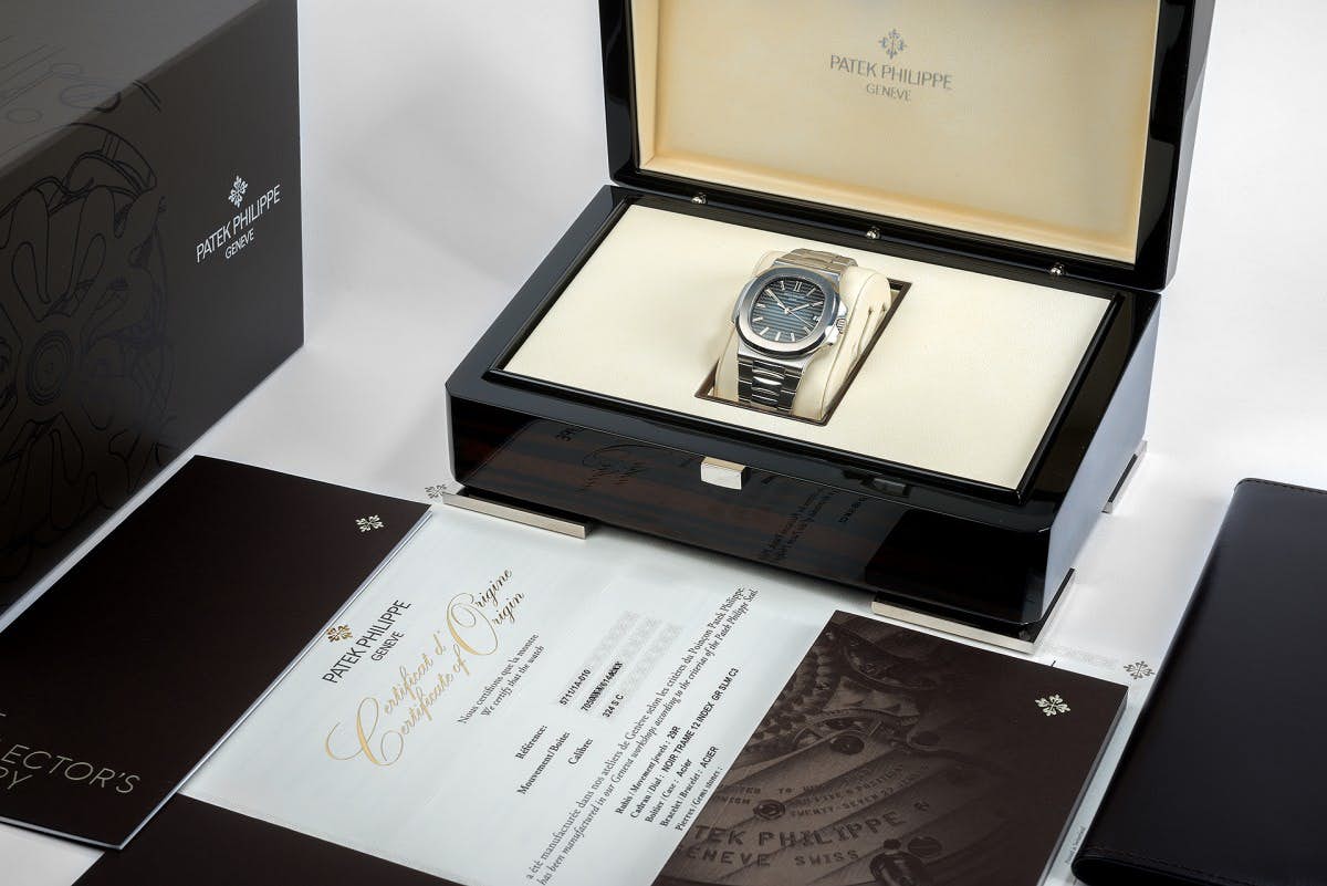 微商C罗暑期旅行不忘卖衣服，用来搭配的两块表价值连城更吸睛