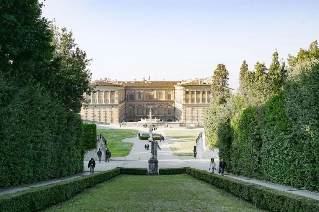 真美女,捐出千亿家产,成就世界顶级博物馆,稀世珍宝对全球开放