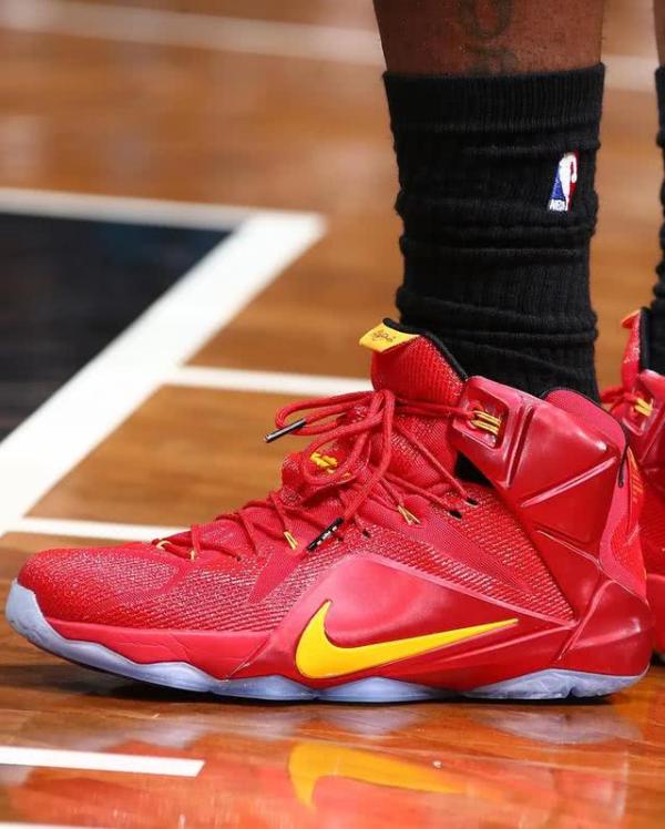 NBA黑人月配色球鞋