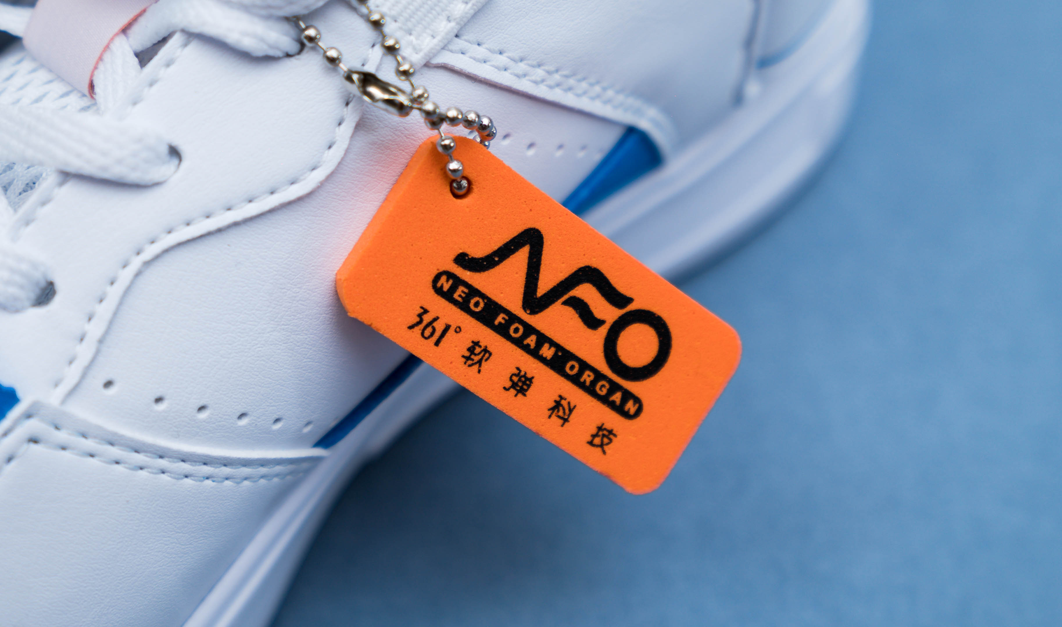 加上NFO科技，这一波联名有内味了：361°X足球小将小白鞋体验